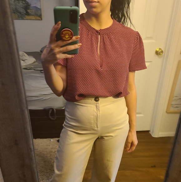 NWOT F21 keyhole polka dot burgundy top - Picture 2 of 10